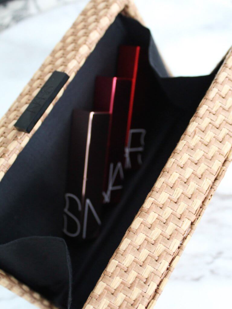 Nars Sur La Plage Lip Blam Set (Limited Edition) ประกอบไปด้วย   Nars Afterglow Lip Balm #Orgasm 3 g.  Nars Afterglow Lip Balm #Baja 3 g.  Nars Afterglow Lip Balm #Marabella 3 g.  Nars Crush Bag 1 ใบ