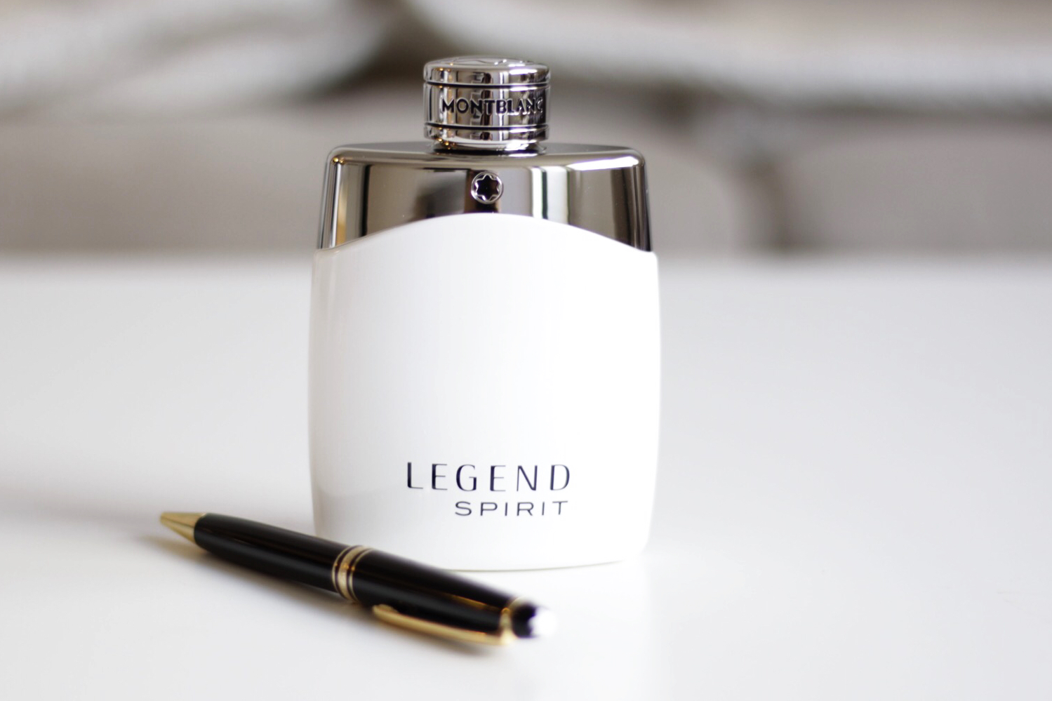  Mont Blanc Legend Spirit EDT น้ำหอมที่ได้รับแรงบันดาลใจในการออกแบบอย่างทันสมัย พร้อมทั้งยังมีดีไซน์ในการออกแบบขวดบรรจุสุดเท่ห์ มาพร้อมความแวววาวและวัสดุสีเงินที่ดูทันสมัย