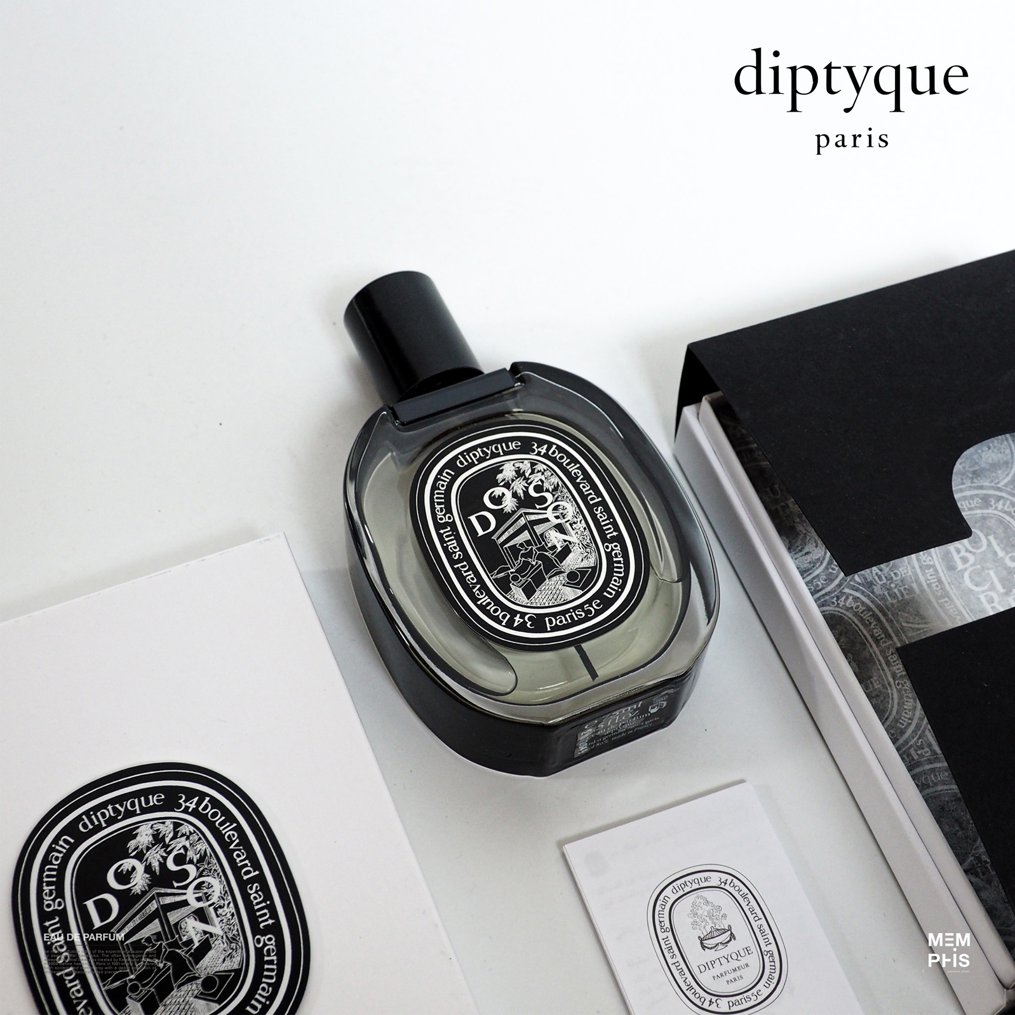 Diptyque Do Son Eau de Parfum 75ml กลิ่นทู้ปโรสติดทนนาน ความหอมที่ชวนให้คุณนึกถึงโมงยามพระอาทิตย์ลับฟ้า พร้อมเผยภาพดอกไม้สีขาวโดดเด่นท่ามกลางความมืดของเจดีย์ไม้