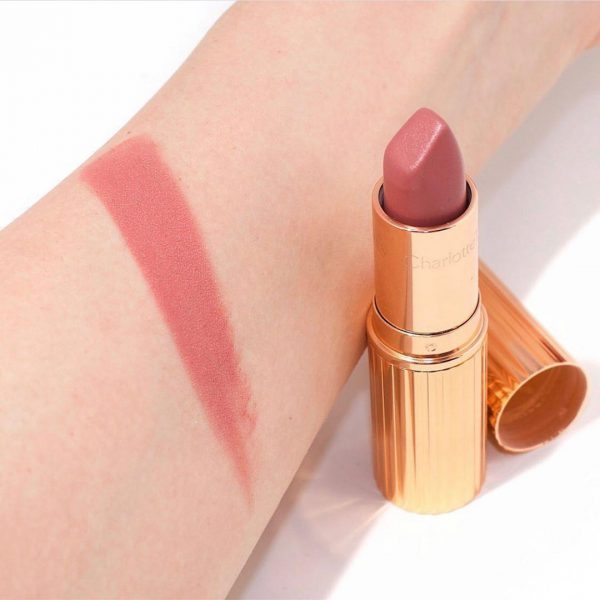 Matte Revolution Lipstick #Pillow Talk 1.1g ลิปสติกเนื้อแมทเพิ่มสีสันอย่างเป็นธรรมชาติ พร้อมสารบำรุงให้ริมฝีปากเรียบเนียน อ่อนเยาว์ยิ่งขึ้น